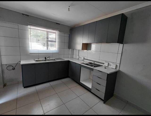 1 BEDROOM PROPERTY TO RENT IN LOMBARDY EAST